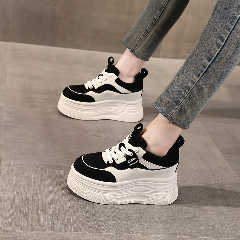 Giày sneaker nữ đế dày tăng chiều cao 9 cm, phong cách thể thao thời trang — màu nâu