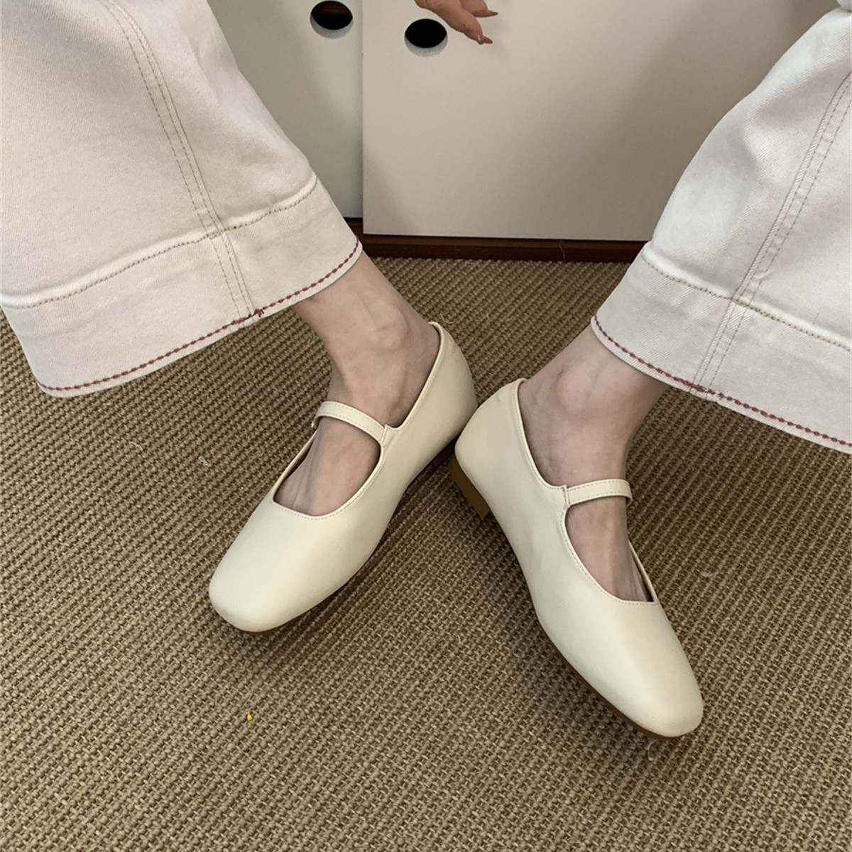 Elegant retro Mary Jane shoes with a strap square toe low-cut flat…