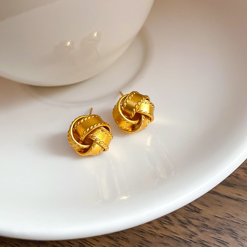 Pendientes de flores tridimensionales con lentejuelas de aguja de plata Pendientes de lujo ligero de alta gama de moda de nicho Pendientes de viento frío al por mayor