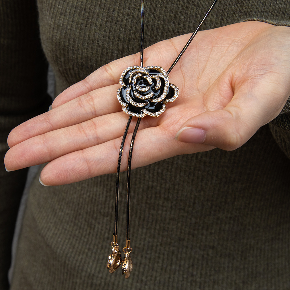 Mode Einfache Diamant Mehrschichtige Rose Anhänger Halskette display picture 2