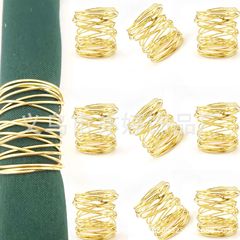 メーカーは金属製のナプキンリングを提供しています。