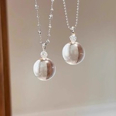 Xiaohongshu 人気のホワイトクリスタルボールペンダントネックレスレディース高級絶妙なファッション多用途鎖骨チェーンドロップシッピング
