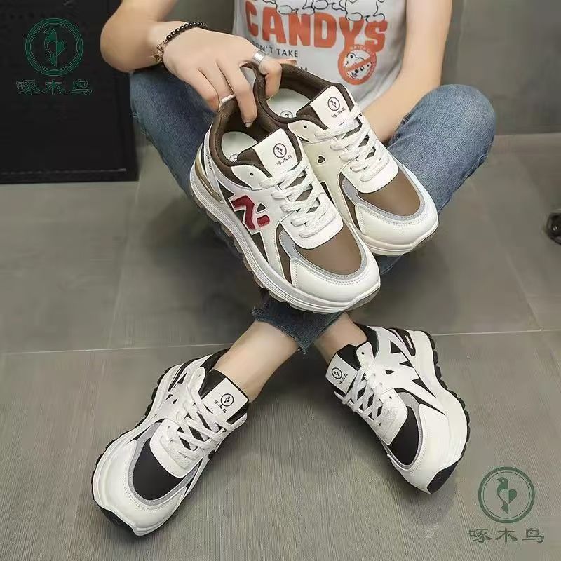 2026 primavera y otoño nueva moda versátil con suela gruesa zapatos deportivos casuales ligeros estudiantes zapatos deportivos transpirables padres zapatos mujeres