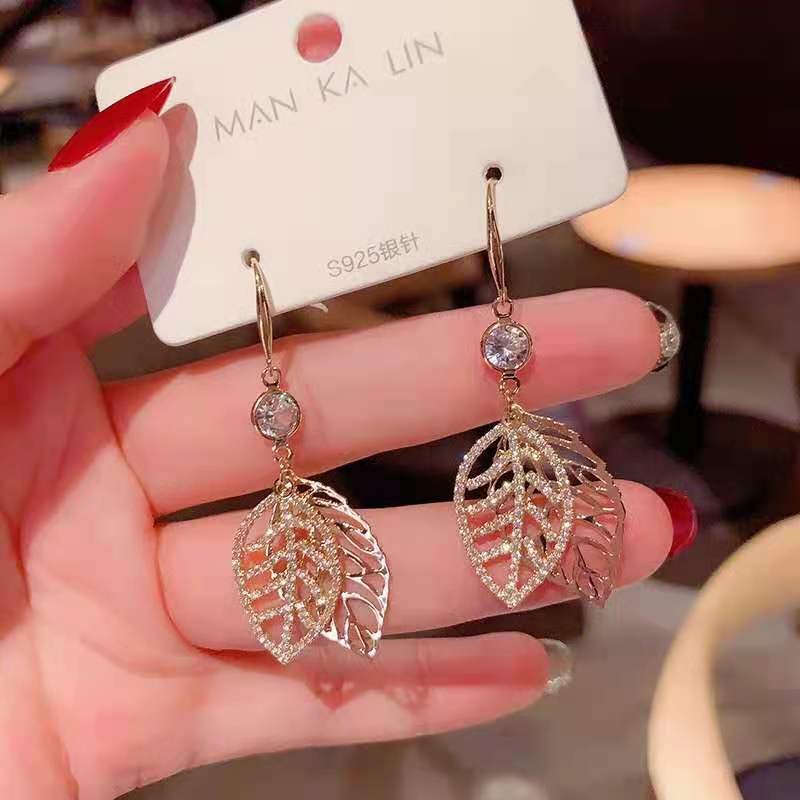 Nihaojewelry Korean Style Hollow Double Leaf Inlaid Rhinestone Earrings Wholesale Jewelry display picture 1