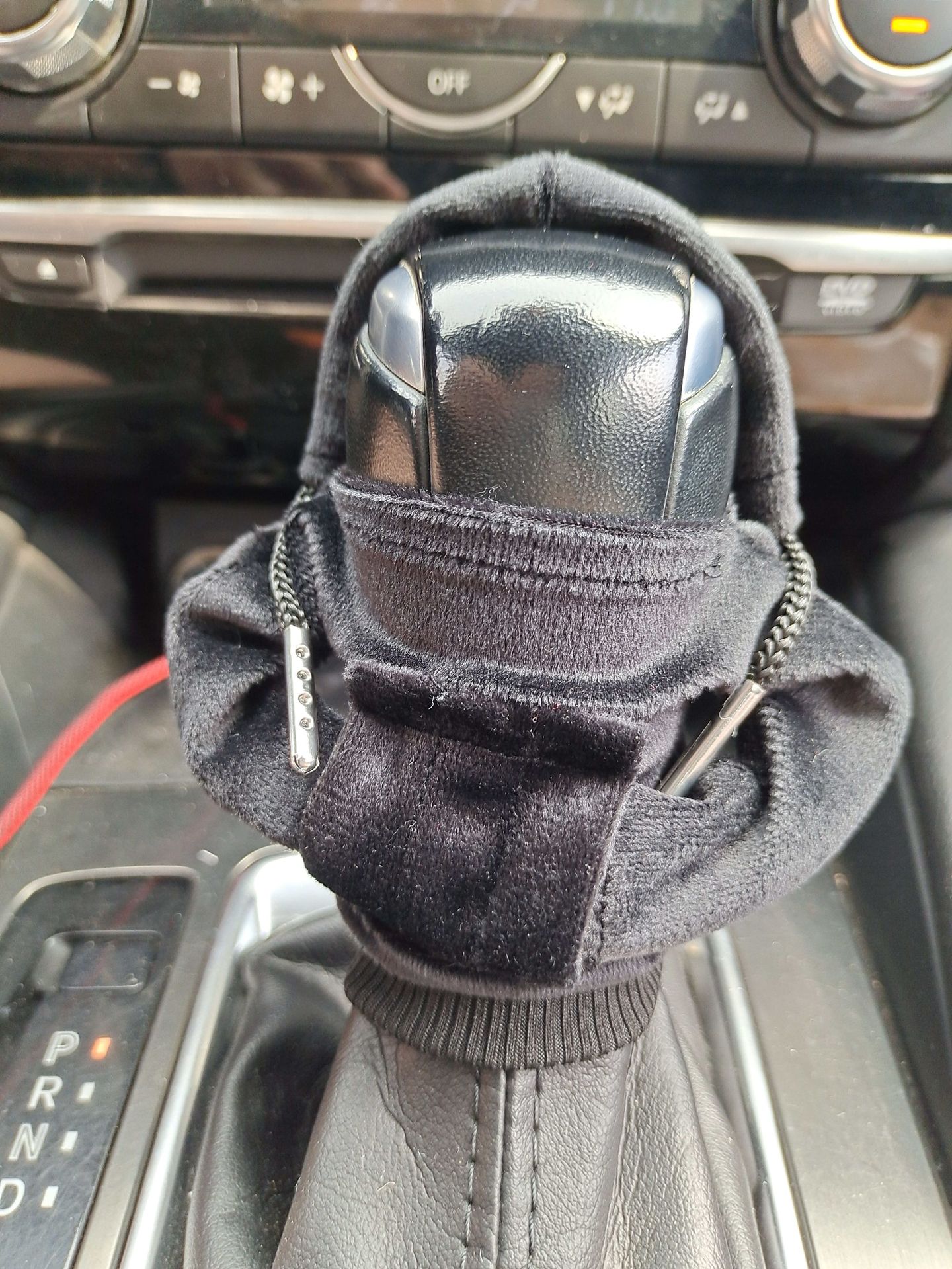 Transfronterizo nuevo creativo coche palanca de cambios con capucha cubierta pequeño suéter decoración palanca de engranajes con capucha decoración al por mayor en stock