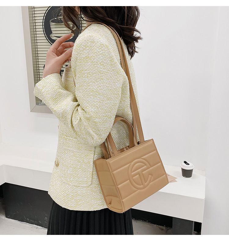 Women's Small Pu Leather Solid Color Fashion Square Zipper Tote Bag display picture 8