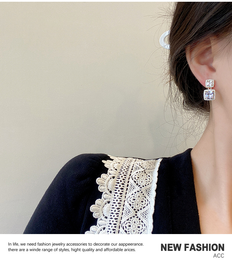 Korean Trend Geometric Earrings Micro-inlaid Zircon Design Earrings display picture 5