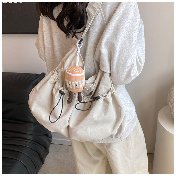 Bolsa de lona de gran capacidad para mujeres 2024 nuevo bolso de hombro casual simple de verano con un sentido de alta calidad de la bolsa de viaje