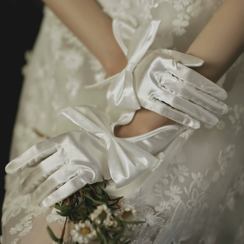 White wedding dress for bride, thin retro gloves, accessory with bow