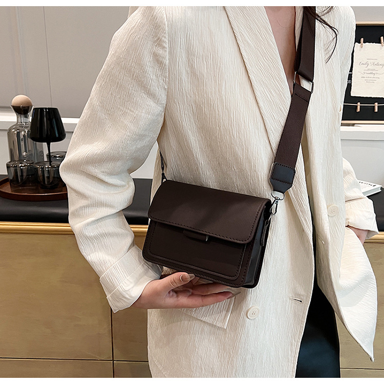 198g Weight Synthetic Leather Lining Material Sewing Thread Fashion Element Flip Cover Closure Type Single Shoulder Strap Strap Type Square Bag Bags Type Casual Occasion Pu Leather Material Solid Color Pattern All Seasons Season Women's Gender Classic Style Style Square Shape Women's Pu Leather Solid Color Classic Style Sewing Thread Square Flip Cover Square Bag 29