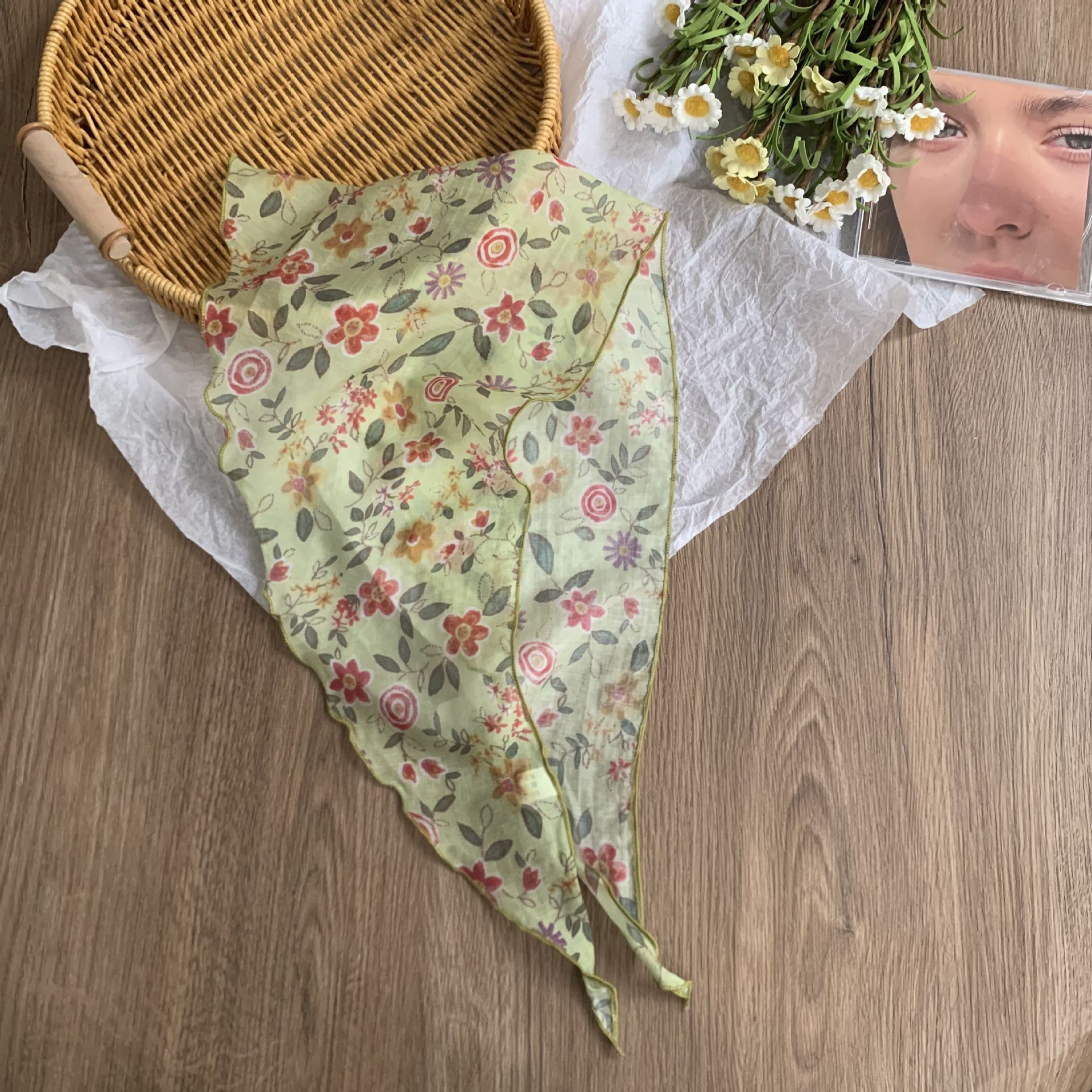 Bufanda triangular babero femenino verano todo fósforo simple pequeña bufanda de seda coreana pañuelo floral verano femenino diadema estilo pastoral