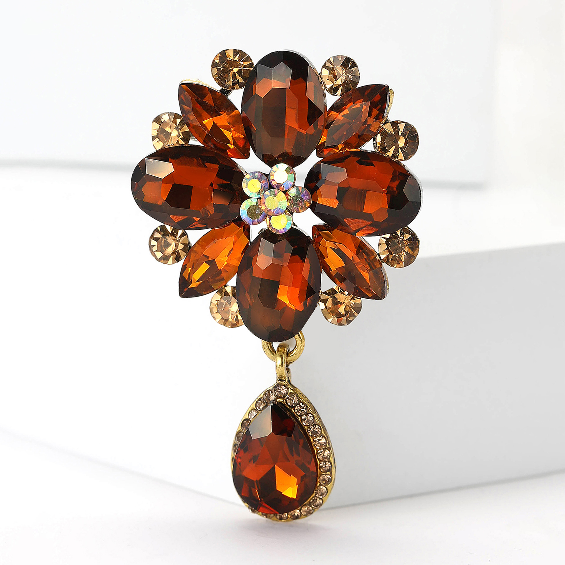 Elegant Retro Pin Water Droplets Flower Alloy Inlay Rhinestones Glass Women's Brooches display picture 6