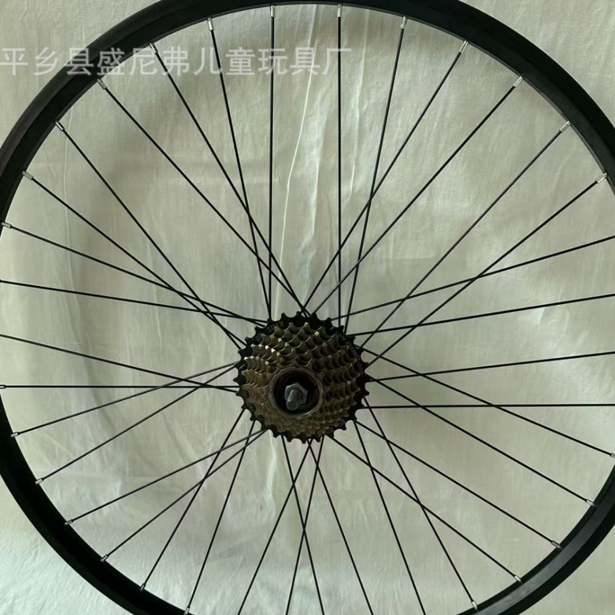 Ferro 26 pulgadas sólido con volante de 7 velocidades