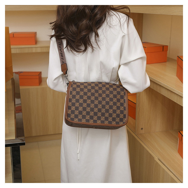 Netizen Women's 2024 New Popular Fashion Print Crossbody Small Square Versatile Broadband Shoulder Pea Bag_voghion.com