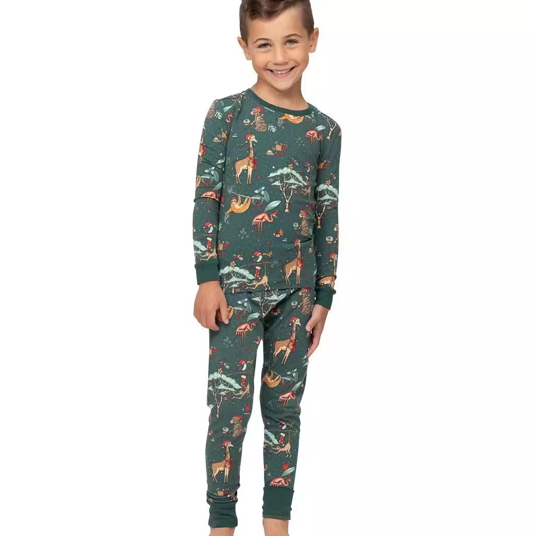 Ropa para padres e hijos para una familia de tres o cuatro modelos de primavera y otoño 2024 nuevo traje de Navidad de algodón para madre e hijo y mujer pijamas