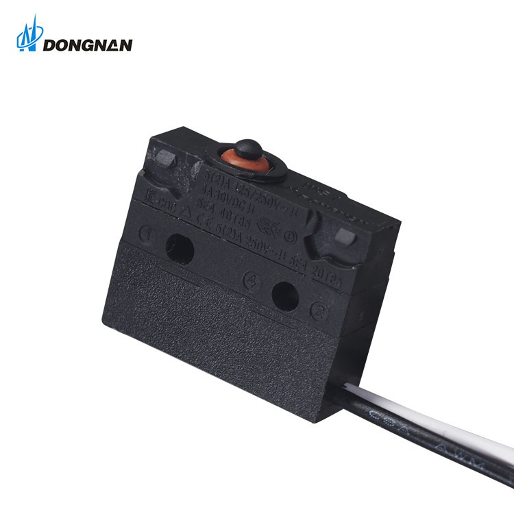 供应IP67防水微动开关 汽车门控开关 常开开关 常闭防水开关WS 1