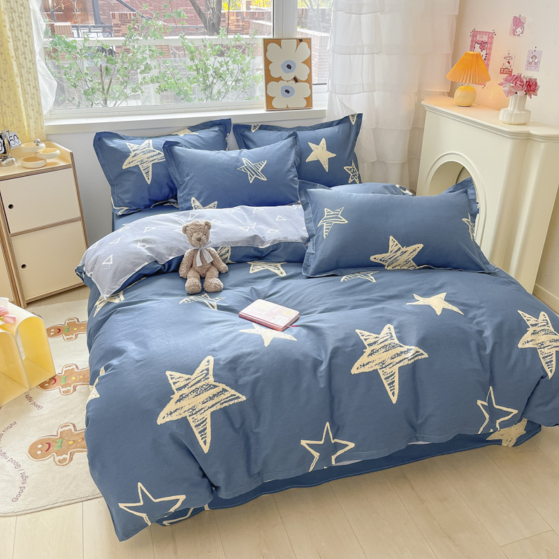 Pequeñas flores de algodón de cuatro piezas de una sola cama impresa cubierta de edredón dormitorio de estudiantes cama de algodón de tres piezas de una sola cama cubierta de edredón