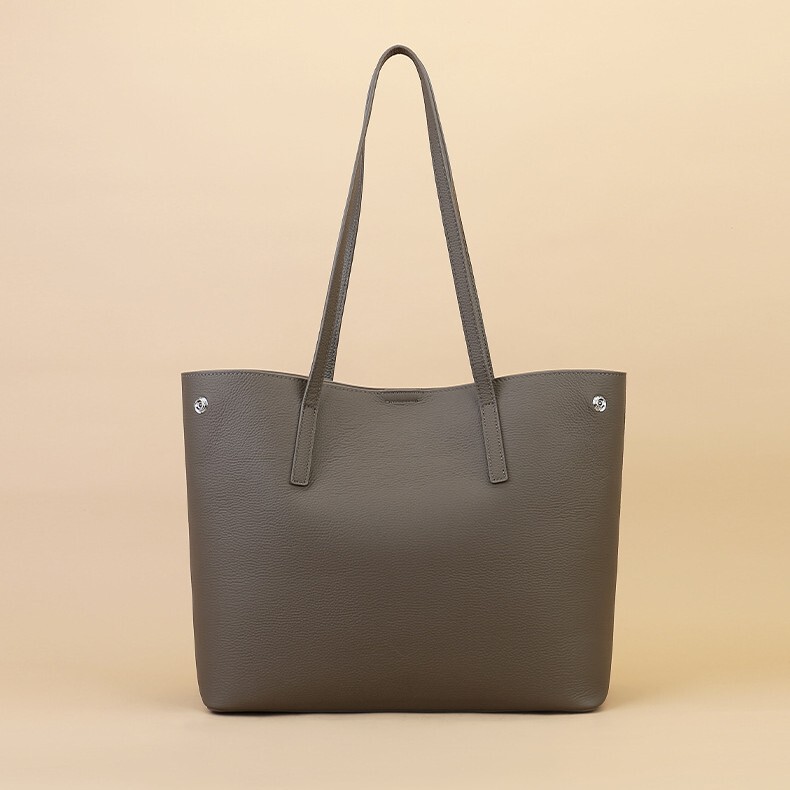 2026 Spring New Style Genuine Leather Tote Bag, Large Capacity, High-End Feel, Commuter Shoulder Bag, Fashionable and Versatile Underarm Bag 2026 Spring New Style Genuine Leather Tote Bag, Large Capacity, High-End Feel, Commuter Shoulder Bag, Fashionable and Versatile Underarm Bag