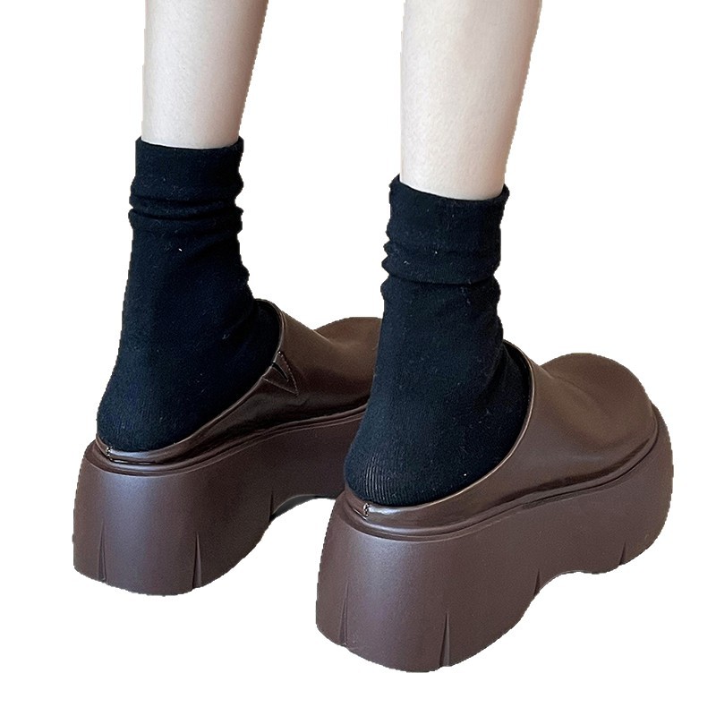 Perezoso con un pedaleo de altura Bocken 2025 nuevos zapatos de mujer de verano retro con suela gruesa y media zapatillas de mujer