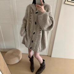 宽松大码牛角扣兔耳朵连帽开衫毛衣女2025秋冬新款慵懒针织外套厚
