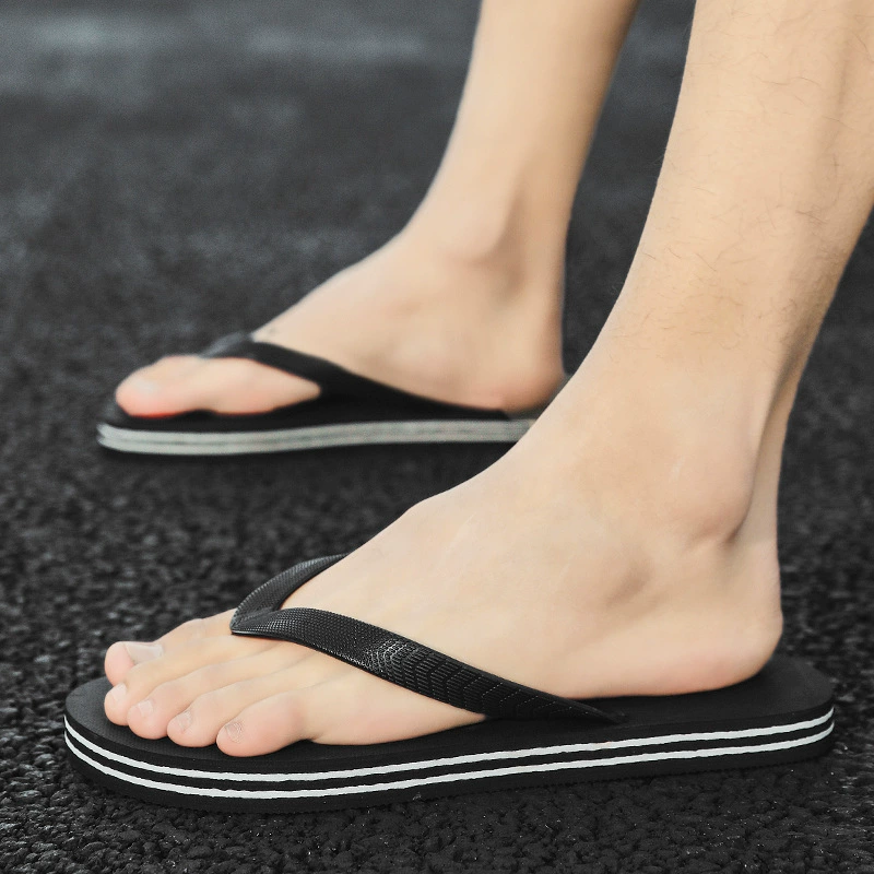 Носить шлепанцы на улице летом