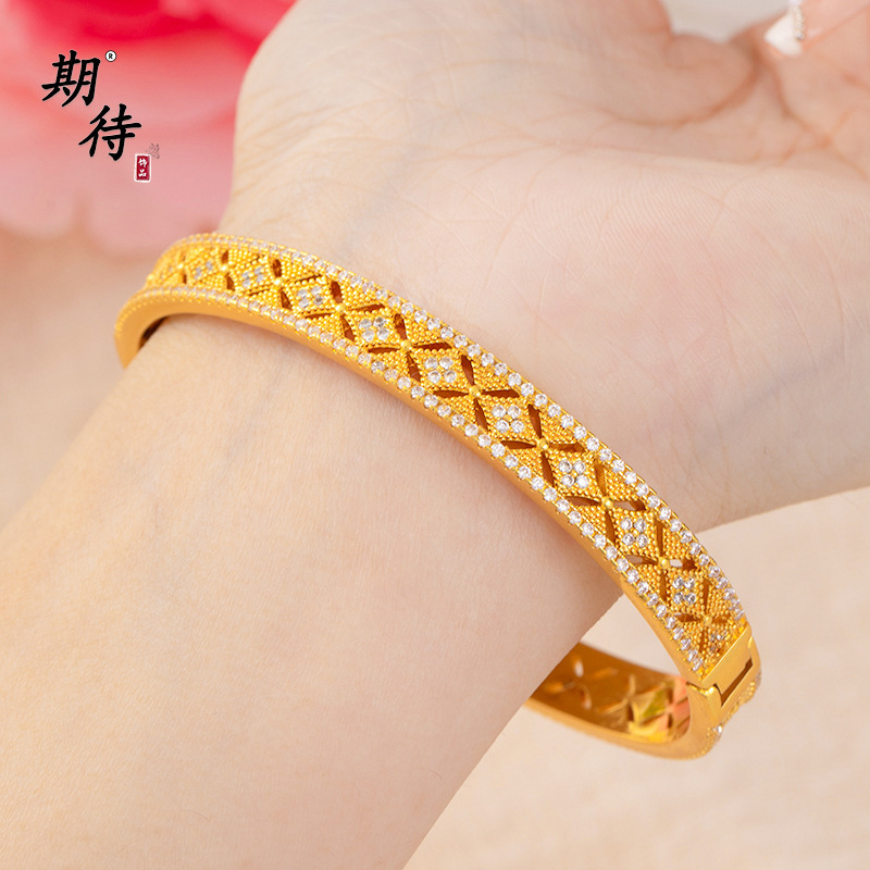 絶妙で豪華なフルダイヤモンドの古代サンドゴールド中空菱形フラワーウィンドウブレスレット、エレガントで輝くバックルブレスレットを期待しています|undefined