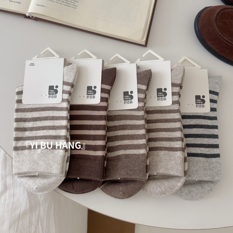 Yibuhan socks for women in autumn and winter, thick cotton socks, mid-length seamless stitching, thick and versatile for commuting Yibuhan socks for women in autumn and winter, thick cotton socks, mid-length seamless stitching, thick and versatile for commuting