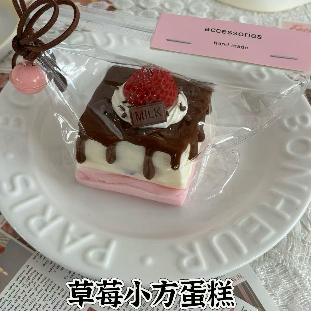 딸기 큐브 케이크 (200g)