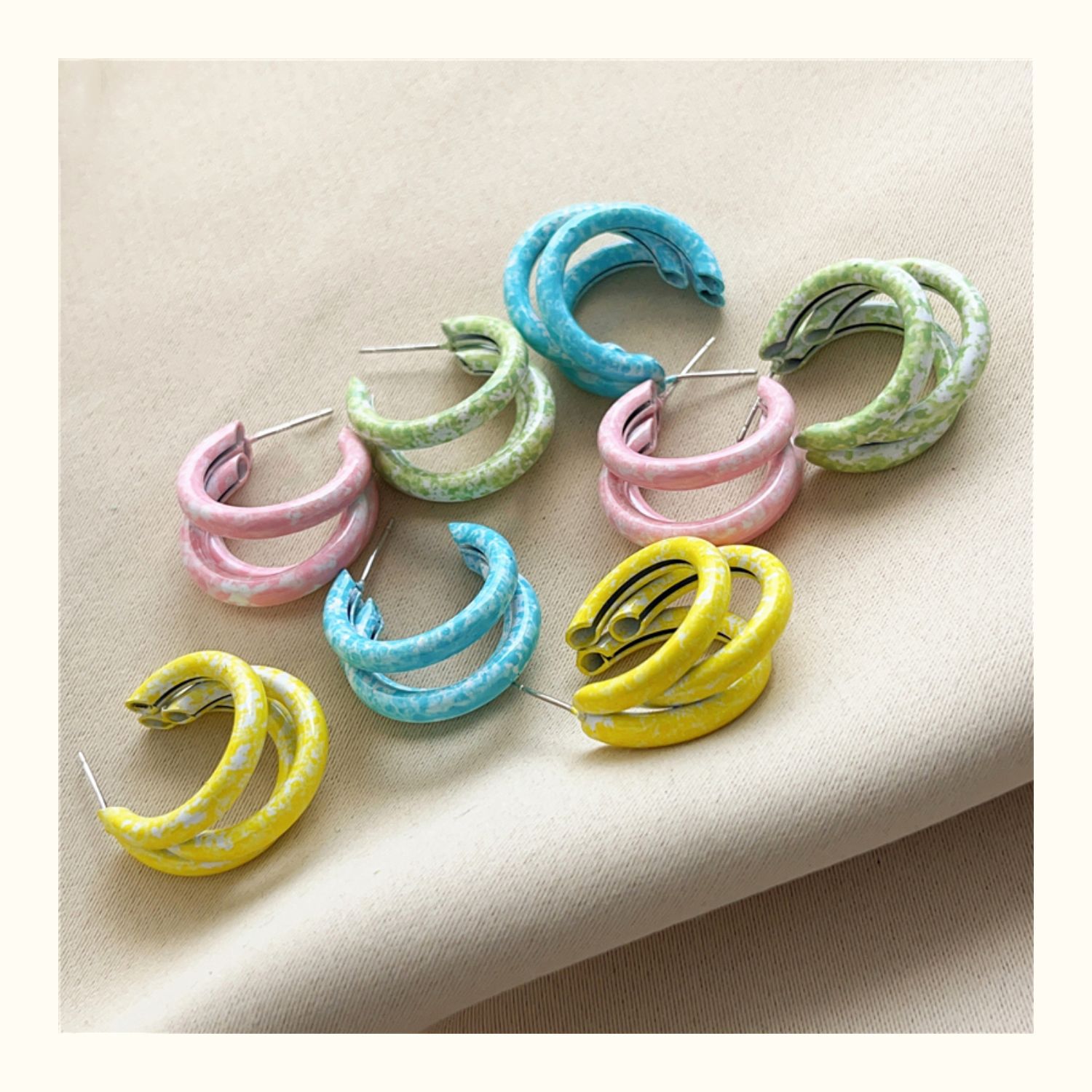 1 Pair Cute Sweet Ditsy Floral Solid Color Stoving Varnish Imitation Porcelain Paint Metal Hoop Earrings display picture 2