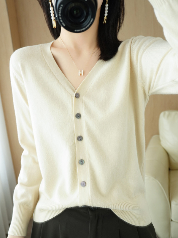 上衣秋季针织开衫秋冬女装长袖毛衣外套服饰针织衫薄款女大码|undefined