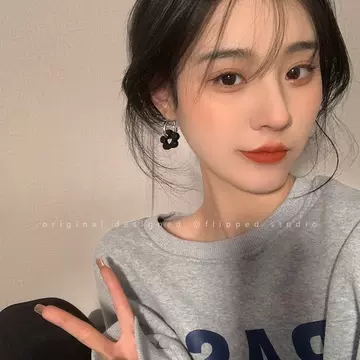 Black Flower stud earrings for women 2023 new trendy earrings niche design high-grade earrings cold style hot earrings