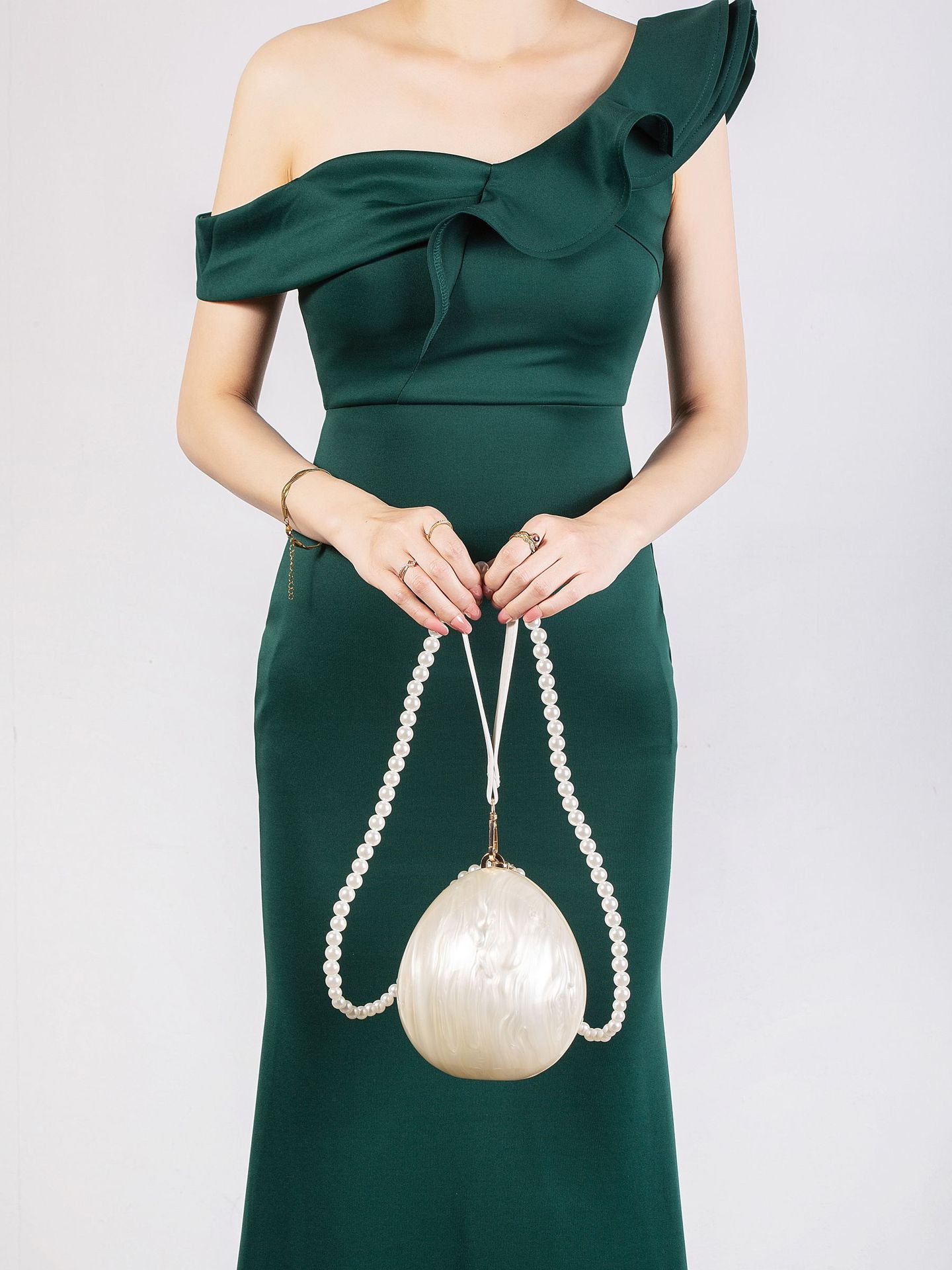 540g Weight Cotton Lining Material Magnetic Buckle Closure Type Single Shoulder Strap, Top Handle Strap Type Evening Bag Bags Type Club, Party Occasion Acrylic Material Heart Shape, Bow Knot Pattern All Seasons Season Women's Gender Elegant Style Square, Oval Shape Arylic Heart Shape Bow Knot Square Oval Evening Bags 17