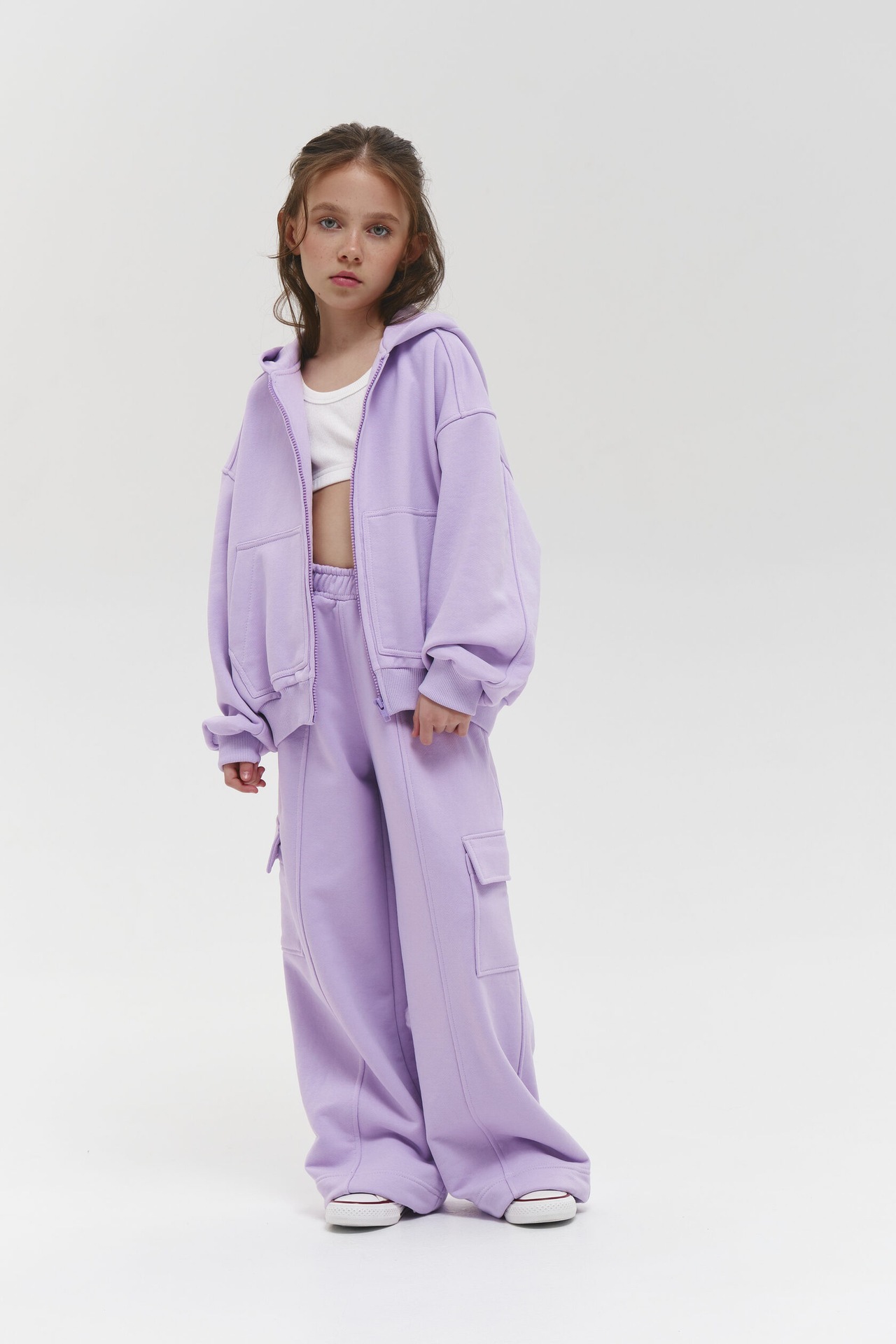 Barnjacka med huva och dragkedja i enfärgad casual stil_voghion.com