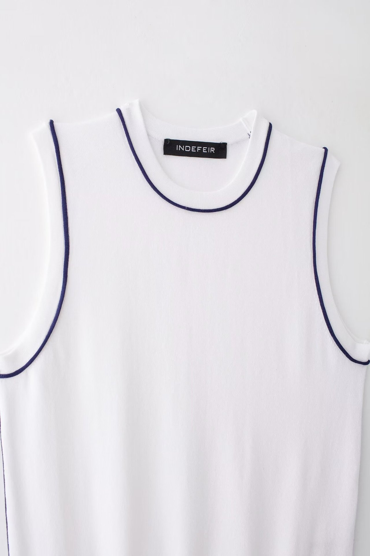 Vêtements pour cheveux extérieurs 2024 été nouvel article haut à aiguille plate à bordure de couleur contrastante pour femmes_voghion.com