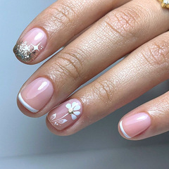 Minimalist Pure Desire White Floral French Short Nail False Nails for Girls Pink and Cute Wearable Nail Nail Sheet Set Removable