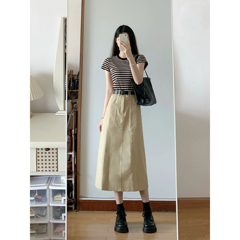 薄手の風の気質のスーツはやせている半袖のシャツの上着の女性の夏の字のスカートの高腰の半身のスカートの通勤の2つのセットを現します。|undefined