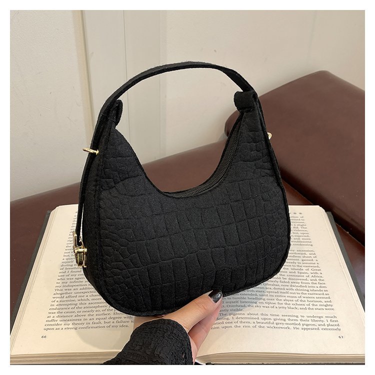 198g Weight Nylon Lining Material Sewing Thread Fashion Element Zipper Closure Type Single Shoulder Strap Strap Type Handbag Bags Type Holiday, Daily Occasion Polyester Material Solid Color Pattern All Seasons Season Women's Gender Classic Style, Streetwear Style Square Shape Medium Size Women's Medium Polyester Solid Color Classic Style Streetwear Sewing Thread Square Zipper Handbag 14