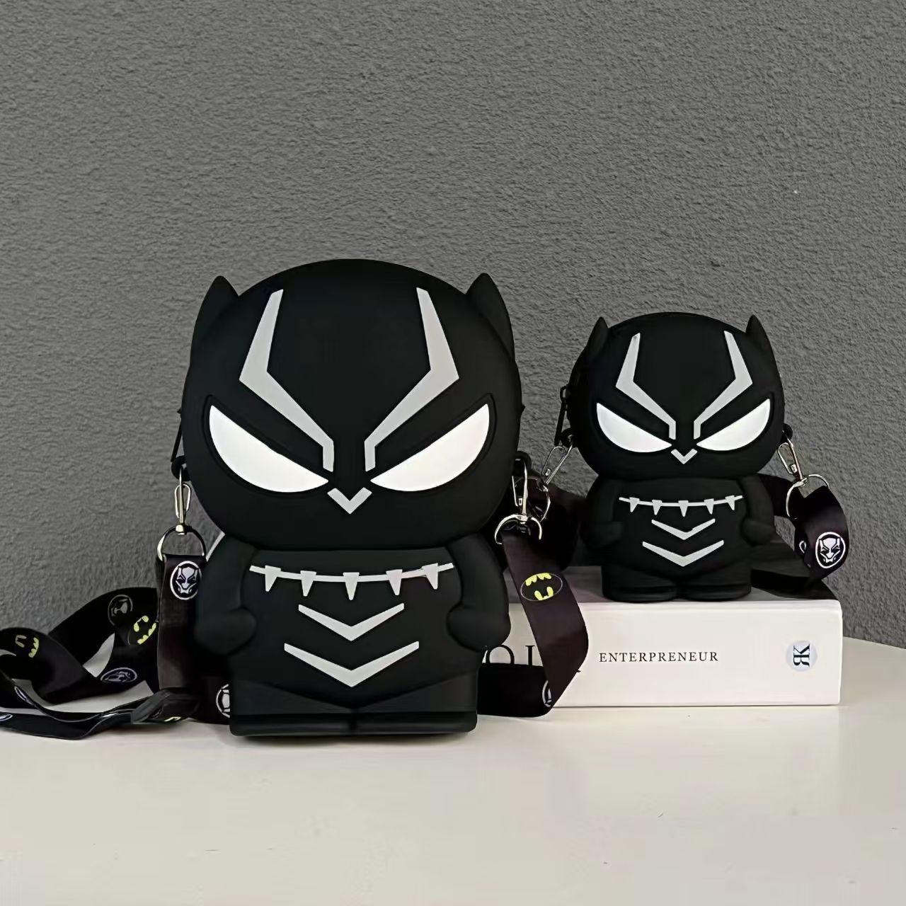 跨境Temu漫威复仇者联盟硅胶包包手机零钱包单肩斜跨包厂家爆随身