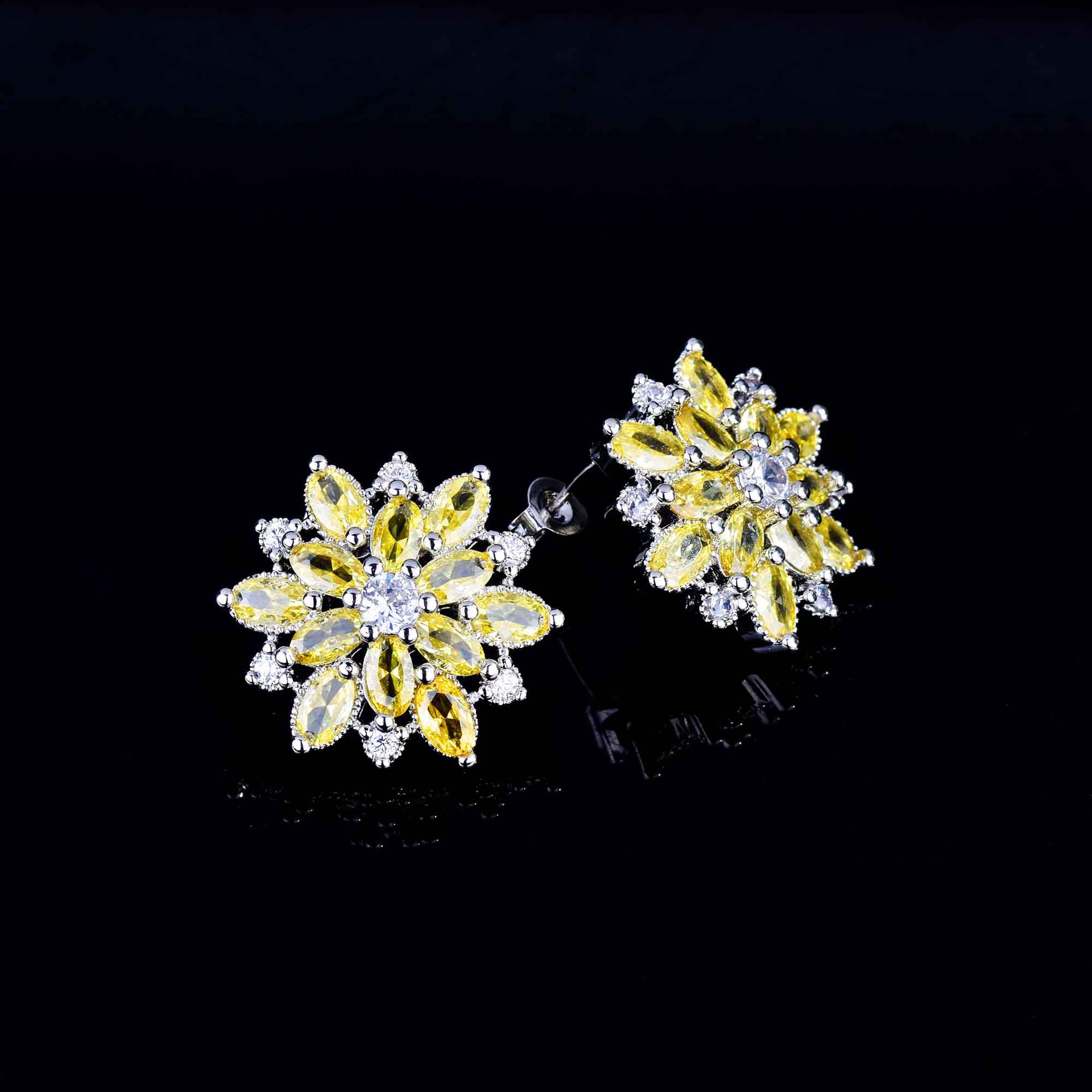 Color Zirconium Small Fresh Fashion Personality Earrings Copper Flower Daisy Earrings display picture 5