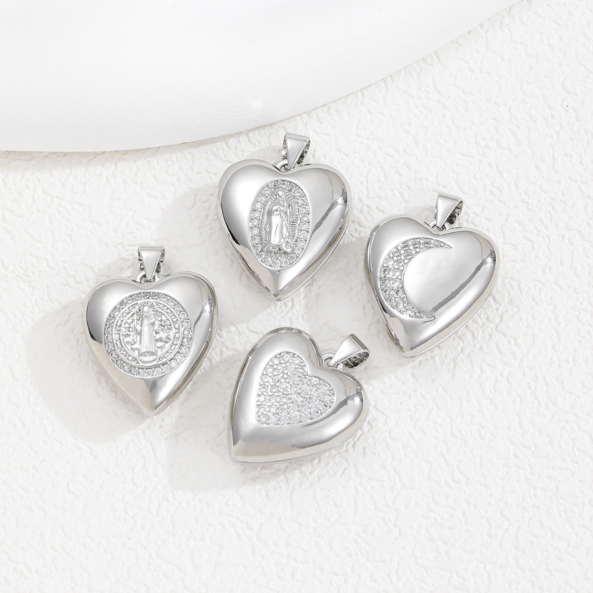 Colgante de circonio con incrustaciones en forma de corazón de Nuestra Señora de nicho europeo y americano, plateado, retro creativo collar de luna, joyería femenina al por mayor