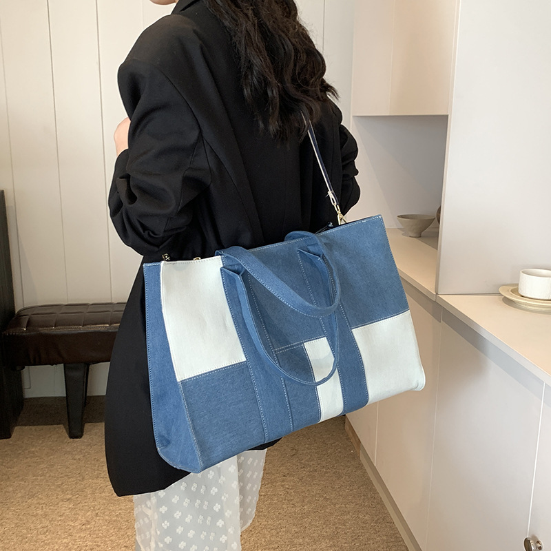 Bolso de denim de gran capacidad para mujeres 2025 nuevo color de moda mochila de hombro de viaje ocio bolso de tote de color