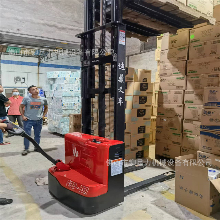 现货供应2吨电动升高车与电动堆高叉车价格