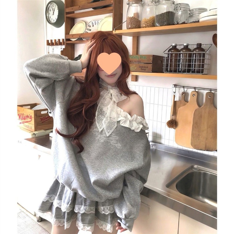 设计感蕾丝花边甜美露肩卫衣女春秋新款宽松慵懒灰色长袖斜肩上衣|undefined