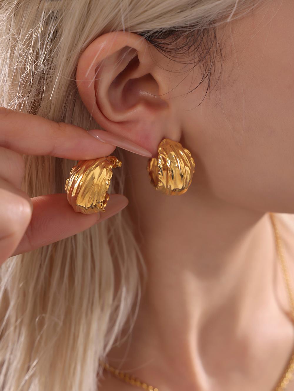 Square Candy Niche Wrinkled Texture C-shaped Earrings Lava Fashion Stainless Steel Casting PVD Electroplated Earrings For Women_voghion.com