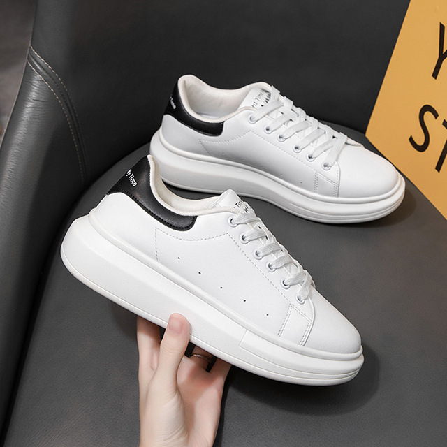 Augustion 2025 nuevos zapatos blancos de suela gruesa moda femenina estilo simple casual mujer zapatos blancos ins zapatos de moda