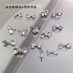 新しい合金の蝶結びの立体のアクセサリのドリルの軽い豪華な高級の結晶の透き通っている爪の蝶のドリルのペンダントの爪の装飾