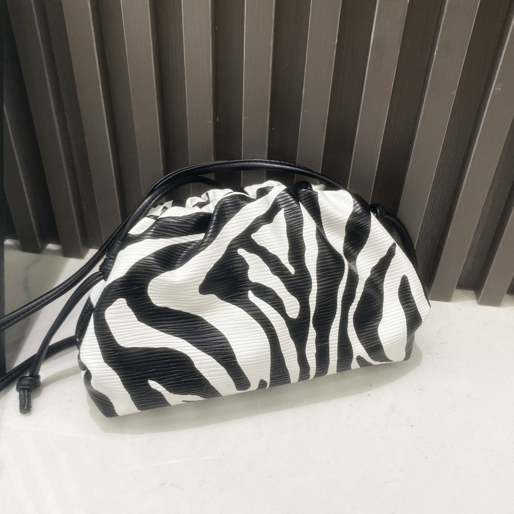 Rayas De Cebra Tamaño Pequeño Cebra Raya Grande Cuero Sintético Cebra Cuadrado Bolsos De Noche display picture 3