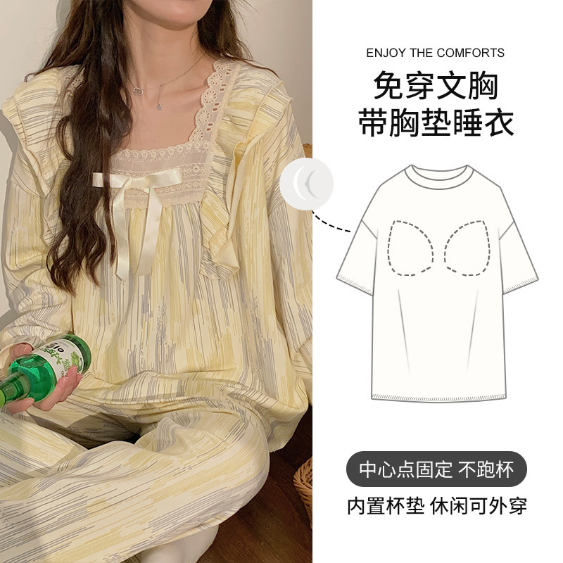 Demi-season top with cups