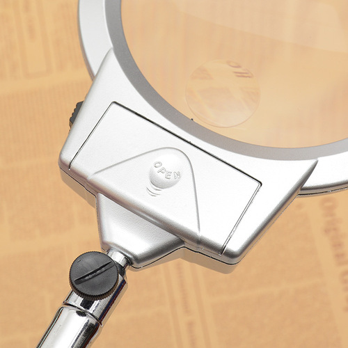 90/107/130mm large clip metal spring hose with two LED lights reading magnifying glass for the elderly 15120ABC