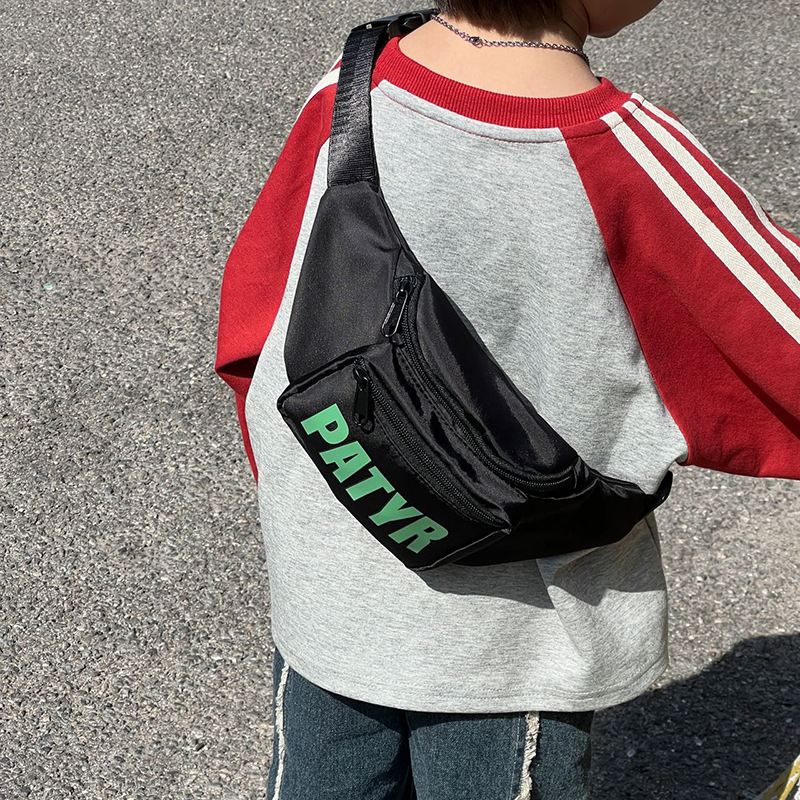 Bolsas coreanas para niños y niñas, letras extranjeras, bolsas de pecho para niños de color sólido, 2025 nuevas bolsas para niños de comercio exterior